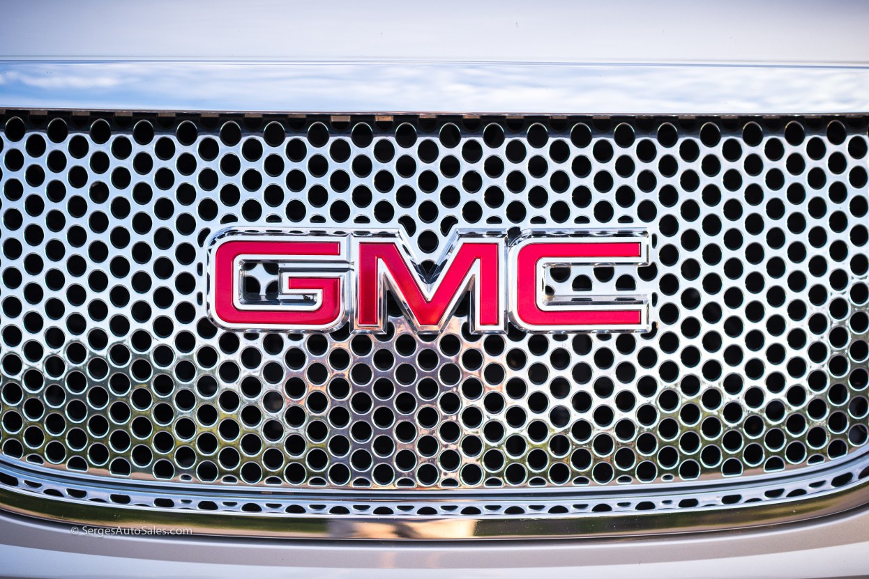 Yukon-Denali-for-sale-serges-auto-sales-scranton-2011-2012-car-dealer-blakely-34